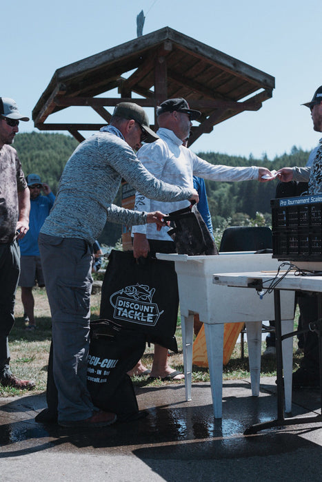 Discount tackle Accu-Cull tournament weigh-in bag with mesh liner, zipper, and handle