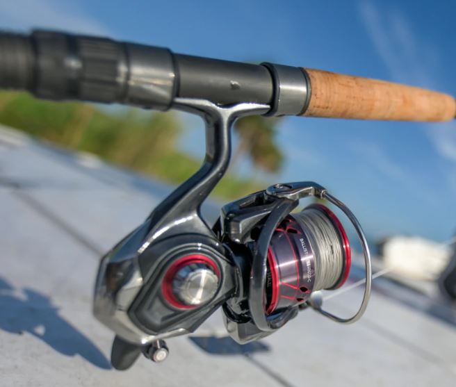 Looking for a premium-quality spinning reel? The Daiwa Ballistic MQ LT2500D  is one to consider!! This is a super-lightweight (6.9 oz)reel that has